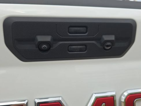 Used 2025 GMC Sierra 1500 SLT AWD/4WD image 14