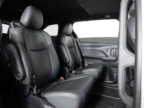 Used 2022 Toyota Sienna XSE image 26