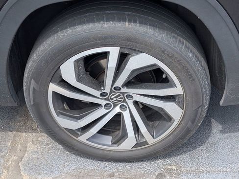 Used 2021 Volkswagen Atlas Cross Sport SEL Premium image 18