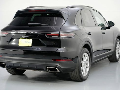 Used 2022 Porsche Cayenne Platinum Edition image 53