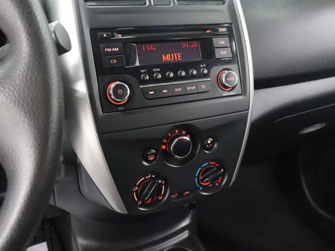 Used 2015 Nissan Versa SV FWD image 13