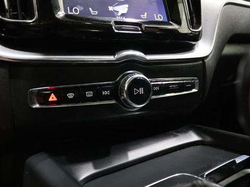 Used 2018 Volvo XC60 T5 Momentum w/ Vision Package AWD/4WD image 25
