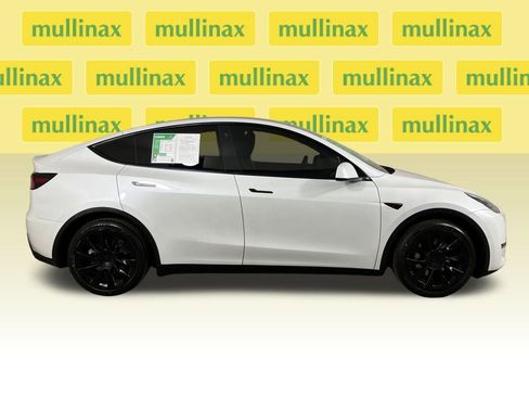 Used 2021 Tesla Model Y Long Range image 2