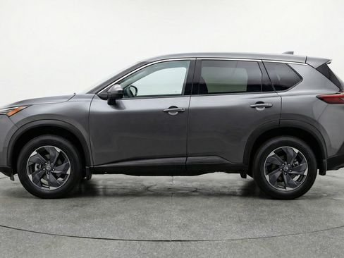 Used 2025 Nissan Rogue SV image 5