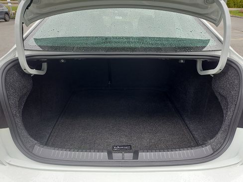 Certified 2022 Volkswagen Jetta SEL image 38