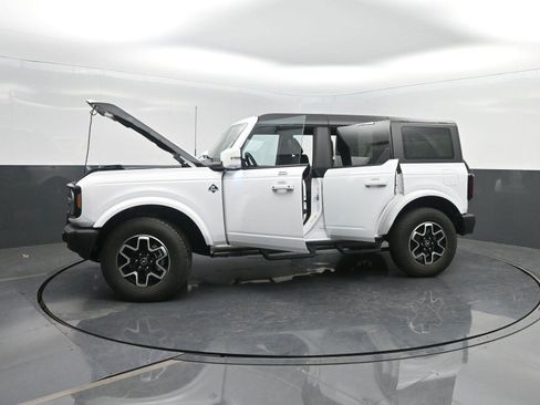 Used 2023 Ford Bronco Outer Banks image 47