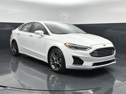 Used 2020 Ford Fusion SEL FWD image 3