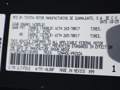 Certified 2025 Toyota Tacoma TRD Off-Road AWD/4WD image 25