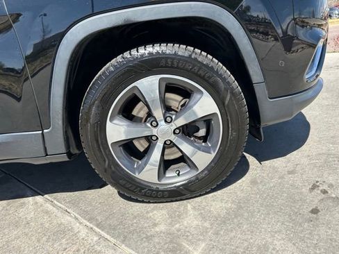 Used 2019 Jeep Cherokee Limited w/ Technology Group AWD/4WD image 34