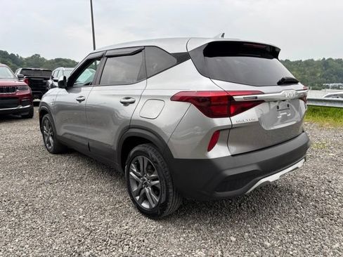 Used 2023 Kia Seltos LX AWD/4WD image 3