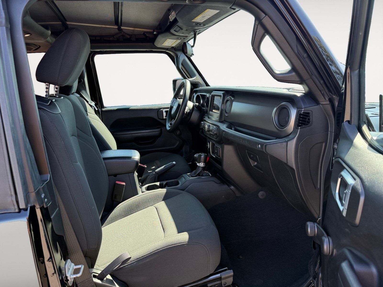 Used 2022 Jeep Wrangler Sport AWD/4WD image 19