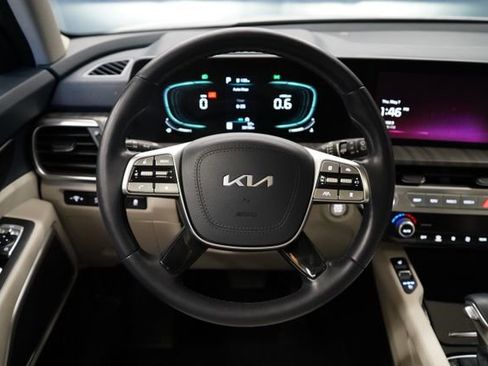 Used 2023 Kia Telluride EX w/ EX Captain's Chair Package AWD/4WD image 16