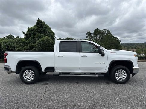 Used 2025 Chevrolet Silverado 2500 LT w/ Convenience Package image 4