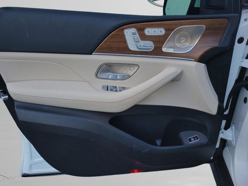 Certified 2025 Mercedes-Benz GLS 450 4MATIC image 23