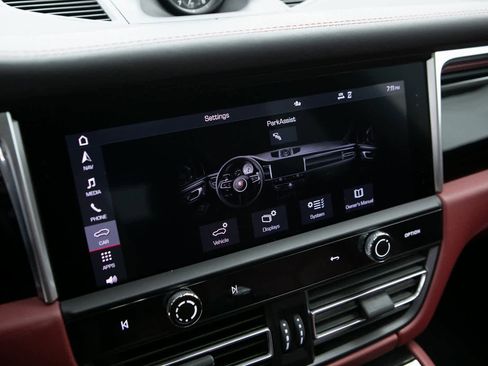 Certified 2022 Porsche Macan image 15