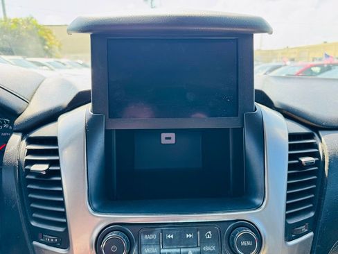 Used 2019 Chevrolet Suburban LT image 27