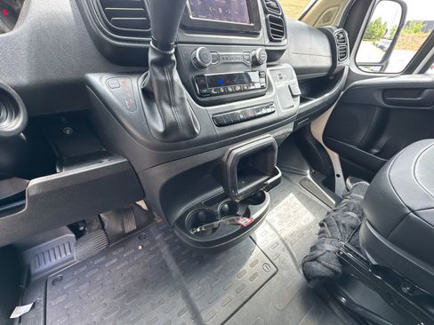 Used 2025 RAM ProMaster 2500 w/ Convenience Group FWD image 25