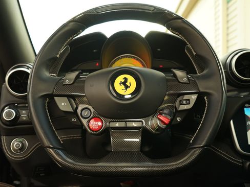 Used 2019 Ferrari Portofino image 13
