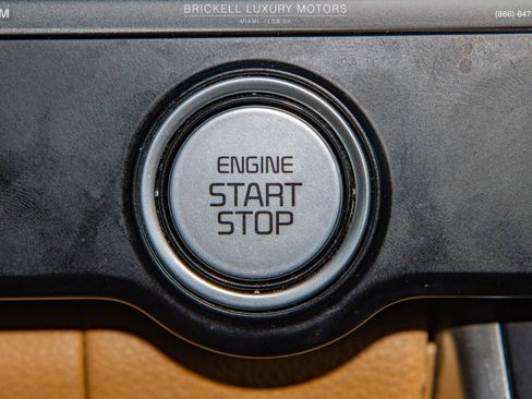 Used 2022 Kia Carnival LX image 26