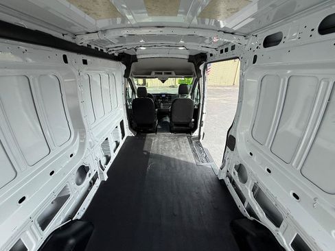 Used 2023 Ford Transit 250 Medium Roof RWD image 18