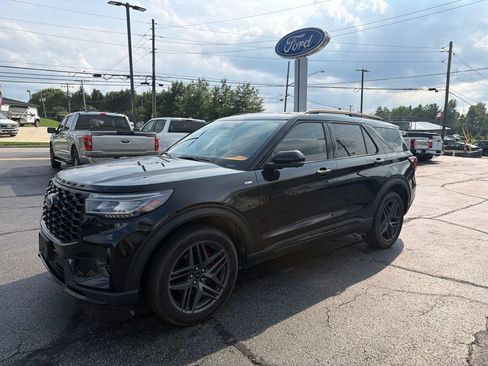 Used 2025 Ford Explorer ST-Line w/ ST-Line Street Pack AWD/4WD image 4