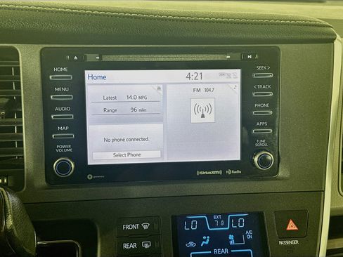 Used 2019 Toyota Sienna XLE FWD image 21
