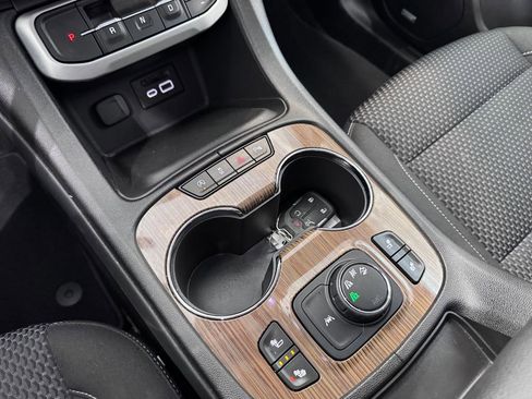 Certified 2023 GMC Acadia SLE w/ Driver Convenience Package image 23