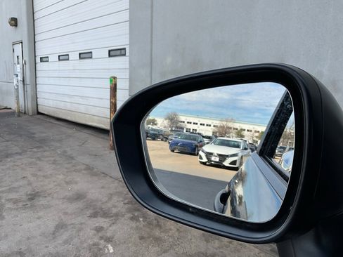 Used 2023 Nissan Rogue S image 17