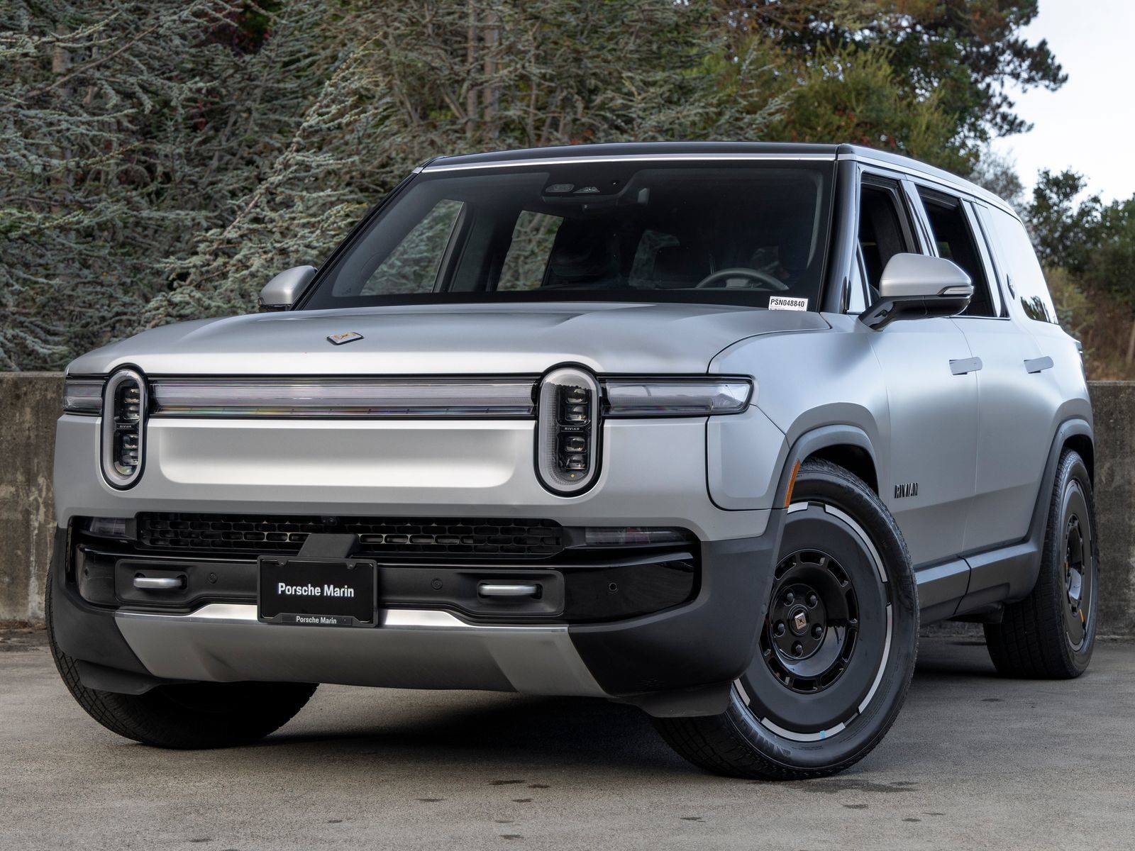 Used 2025 Rivian R1S Adventure Dual AWD/4WD image 1