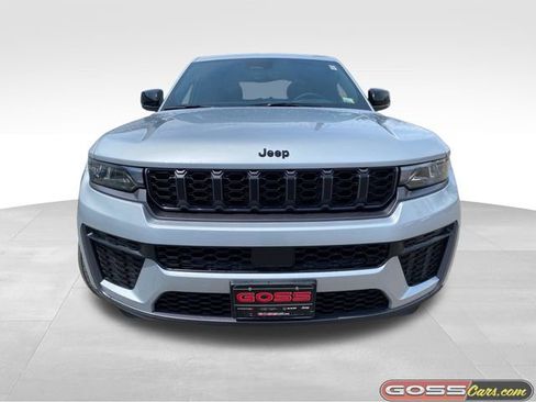 New 2026 Jeep Grand Cherokee Altitude AWD/4WD image 2