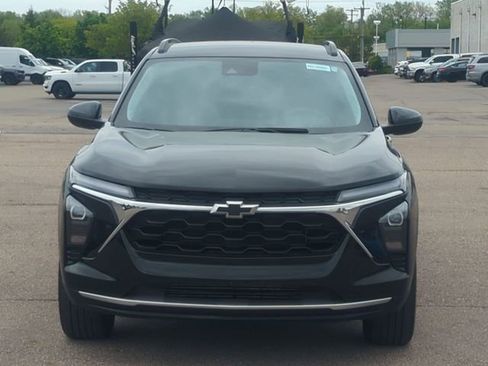 Used 2024 Chevrolet Trax LT w/ Driver Confidence Package FWD image 8