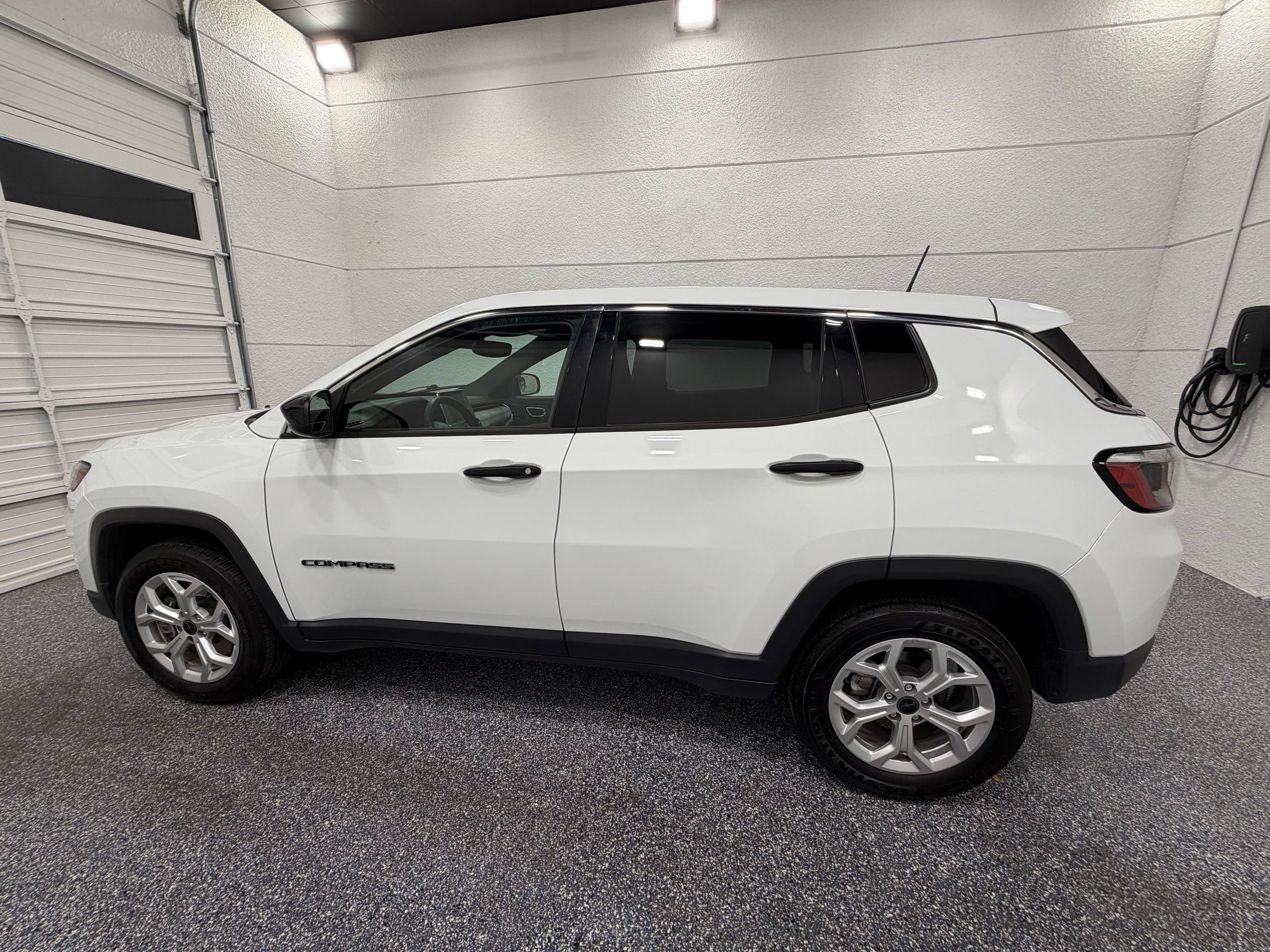 Used 2025 Jeep Compass Sport AWD/4WD image 3