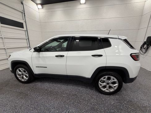 Used 2025 Jeep Compass Sport AWD/4WD image 3