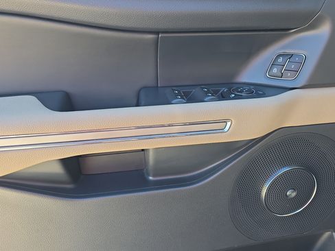 Used 2024 Ford Expedition Max Limited image 23