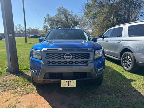 Used 2025 Nissan Frontier SV w/ SV Convenience Package image 3