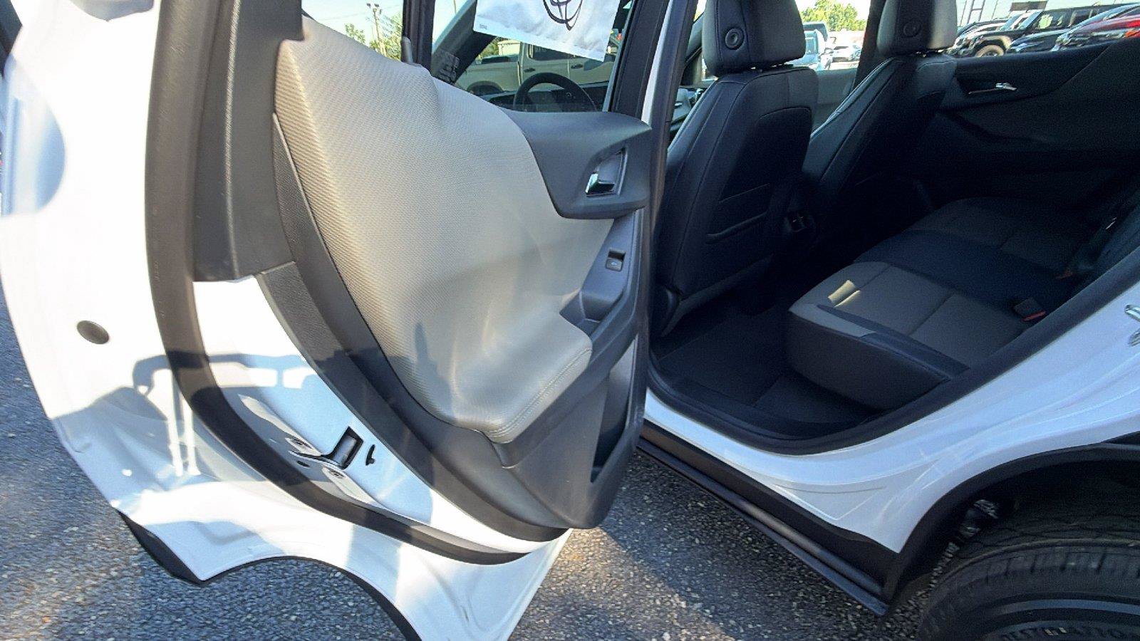 New 2027 Chevrolet Equinox LT w/ Convenience Package II FWD image 18