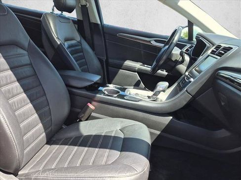 Used 2014 Ford Fusion SE w/ Equipment Group 502A FWD image 17