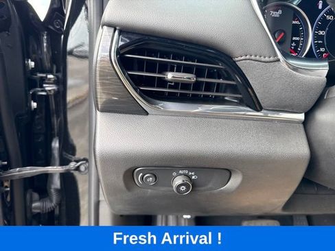 Used 2023 Chevrolet Traverse High Country FWD image 9