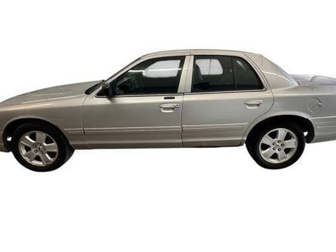Used 2006 Ford Crown Victoria LX RWD image 2