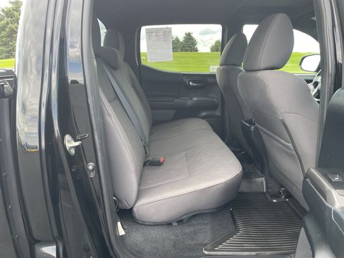 Used 2016 Toyota Tacoma TRD Off-Road AWD/4WD image 25