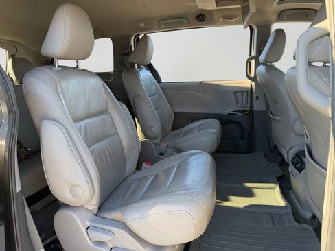 Used 2016 Toyota Sienna XLE Premium w/ Protection Package image 8