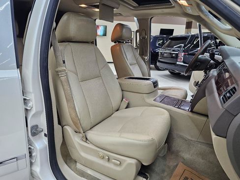 Used 2013 Chevrolet Suburban LTZ RWD image 19