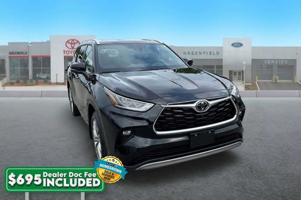 Used 2024 Toyota Highlander Platinum AWD/4WD image 1