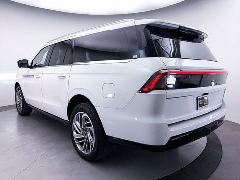 Used 2025 Lincoln Navigator L Reserve image 15