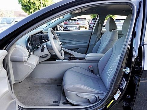 Used 2022 Hyundai Elantra SEL w/ Convenience Package FWD image 13