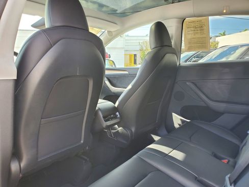 Used 2025 Tesla Model Y Long Range image 11