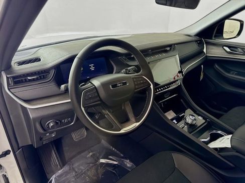 New 2026 Jeep Grand Cherokee L Laredo image 9