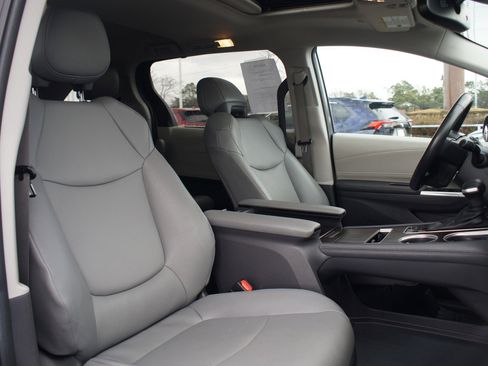 Used 2024 Toyota Sienna XLE image 23