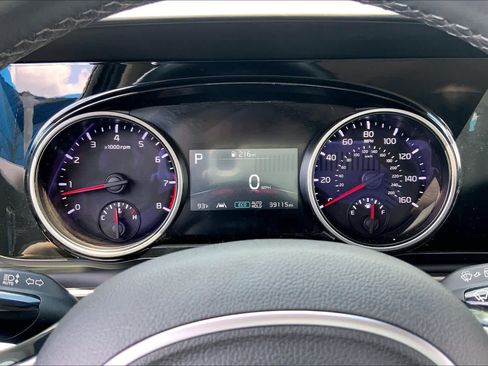 Used 2024 Kia Carnival EX FWD image 26