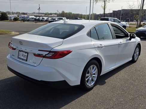 Used 2025 Toyota Camry LE FWD image 5